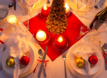 tavola-natale-oro-rosso-argento-apparecchiare