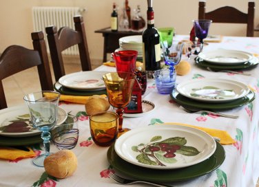 tavola domenica pranzo decorare apparecchiare cura dettagli calore famiglia