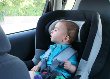 Scopri come attrezzarti per i primi viaggi con il tuo piccolo