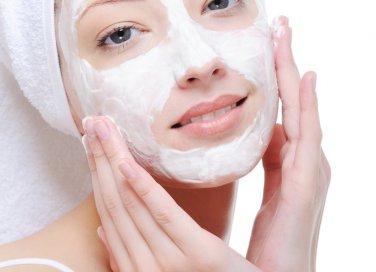 La maschera di bellezza è il modo più semplice per curare il viso