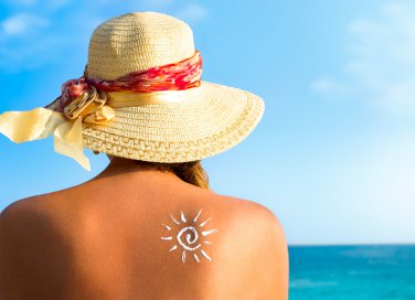 Spray, crema o autoabbronzante? Mini guida alla scelta del solare giusto