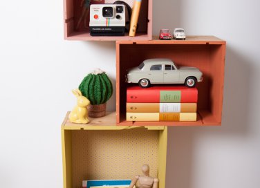 Realizzare degli scaffali con le casse di vino