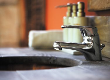 come pulire rubinetti e lavelli