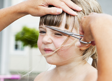 Tagliare i capelli ai bambini