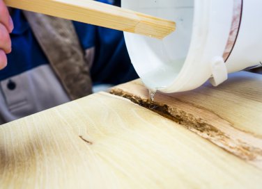 mobili scheggiati, scheggiatura legno, legno, come riparare, come stuccare