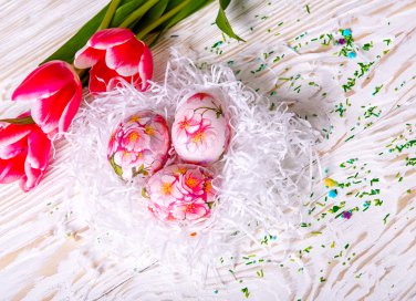uova di pasqua decoupage, decorare uova di pasqua, decoupage, uova di polistirolo