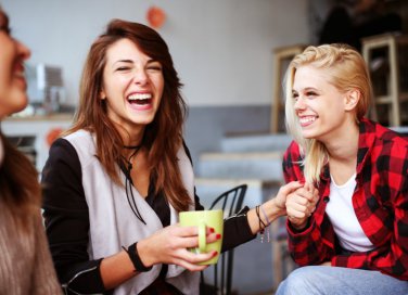 giornata mondiale risata, auguri divertenti, amiche