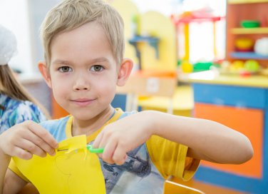 attività decoupage bambini, tempo libero bambini