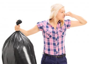 come eliminare cattivi odori spazzatura, come non far puzzare umido
