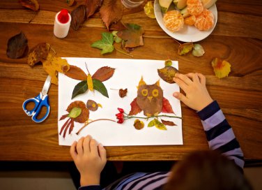 decoupage foglie secche, decoupage bambini, lavoretti foglie secche