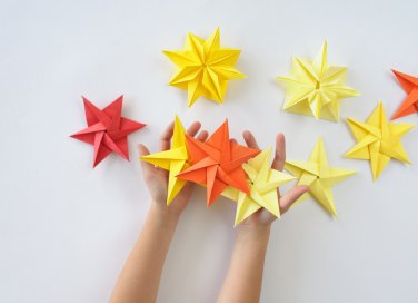 stella di natale origami, stella di natale istruzioni, lavoretti di natale
