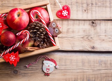 cesti natalizi fai da te, cassettina legno