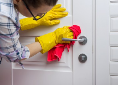 come pulire porte legno, come pulire legno