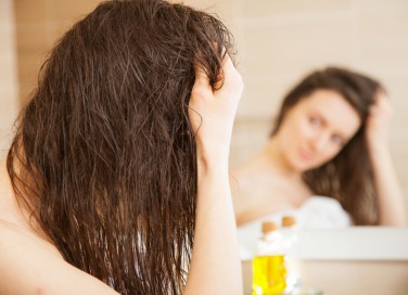 togliere resina, resina capelli