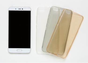 pulire cover ingiallite, rendere trasparente cover ingiallita