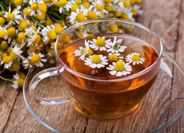Tisane relax contro l'insonnia: le erbe migliori per rilassarsi