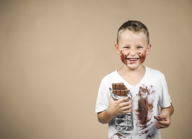 come togliere macchie cioccolata, macchie cioccolata vestiti, macchie cioccolato vestiti