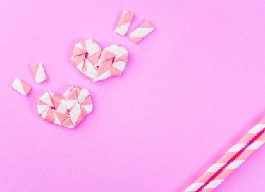 cuori con cannucce, come fare cuori, lavoretti con le cannucce