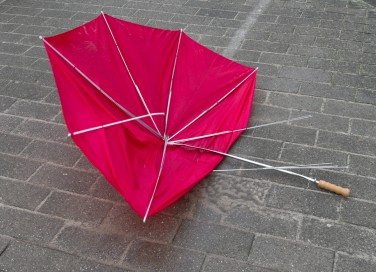 riutilizzo stoffa ombrelli, riciclo ombrello borsa