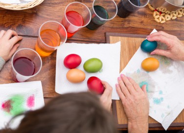 come colorare uova pasqua con metodi naturali, colorare uova 