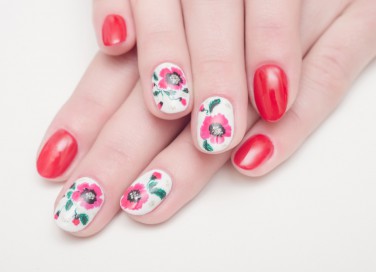 nail art, fiori stilizzati, decorazioni unghie