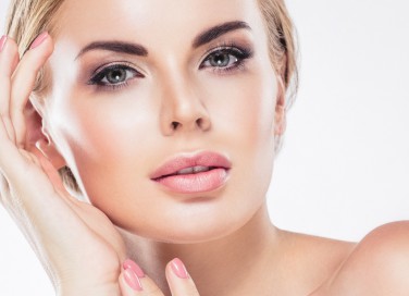 trucco, sopracciglia, farle sembrare folte