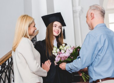 cosa regalare laurea, idee regalo laurea, regalo laurea