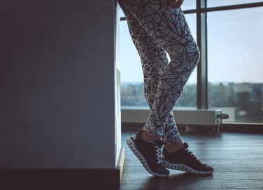 buco pantaloni sportivi, buco pantaloni, come rammendare buco pantaloni 