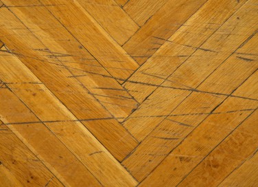 pavimento legno come riparare, pavimento legno graffi, pavimento legno buchi