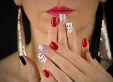 nail art, rosso e argento, decorazione unghie