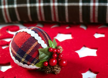 palline natale fai da te polistirolo decoupage stoffa, palline natale polistirolo, palline polistirolo decoupage, palline polistirolo stoffa