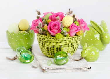 centrotavola di Pasqua, fai da te, fiori e uova