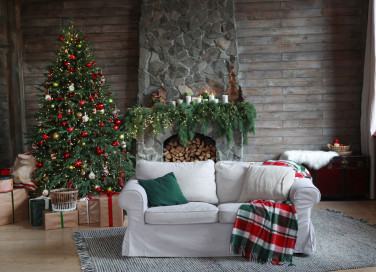 come decorare camino Natale, decorazioni camino natale