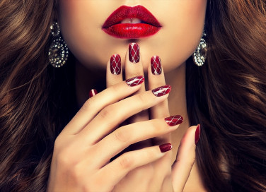 nail art bordeaux, decorazione unghie, design