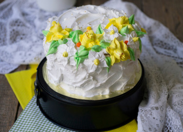 torte festa donne decorate con panna, torte festa donna, torte decorate panna