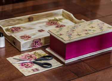 decoupage su legno con tovaglioli, decoupage su legno