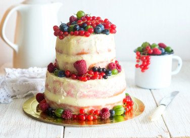 torte decorate con frutti di bosco, decorazioni torte frutti di bosco