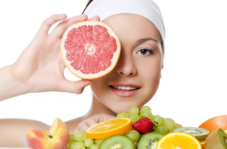 Cosmetici naturali con i frutti dell’estate