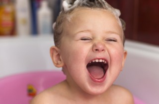 Guida igiene bimbi: bagnoschiuma e shampoo