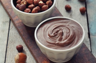 Come preparare in casa una sana crema di nocciole
