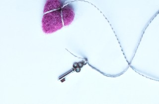 Collana di fili di carta