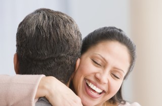 Il segreto per sentirsi più felici? Tante coccole!