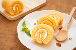 Rotolo di Pan di Spagna con crema al limone