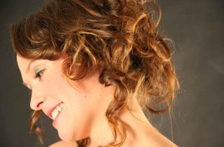 Capelli gonfi, voluminosi e leggeri con la permanente