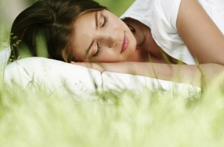 Dormire senza cuscino fa bene?