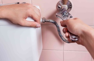 Come aggiustare la cassetta del water?