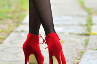 Pulire le scarpe scamosciate e in pelle: come farle tornare nuove