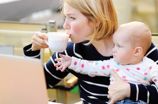 3 prove che dimostrano che la maternità non è una vacanza dal lavoro
