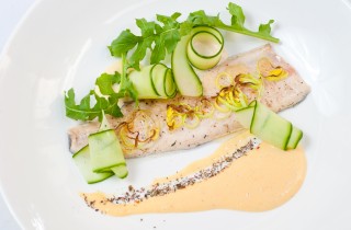 Mormora lessa con Salsa Olandese