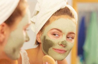 Come detergere il viso correttamente secondo i tipi di pelle